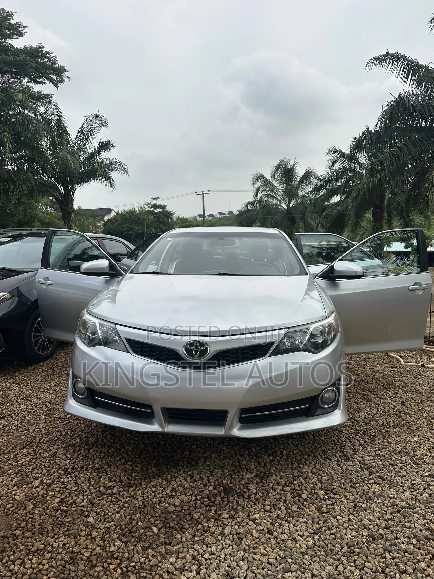Toyota Camry SE 4dr Sedan (2.5L 4cyl 6A) 2012 Silver