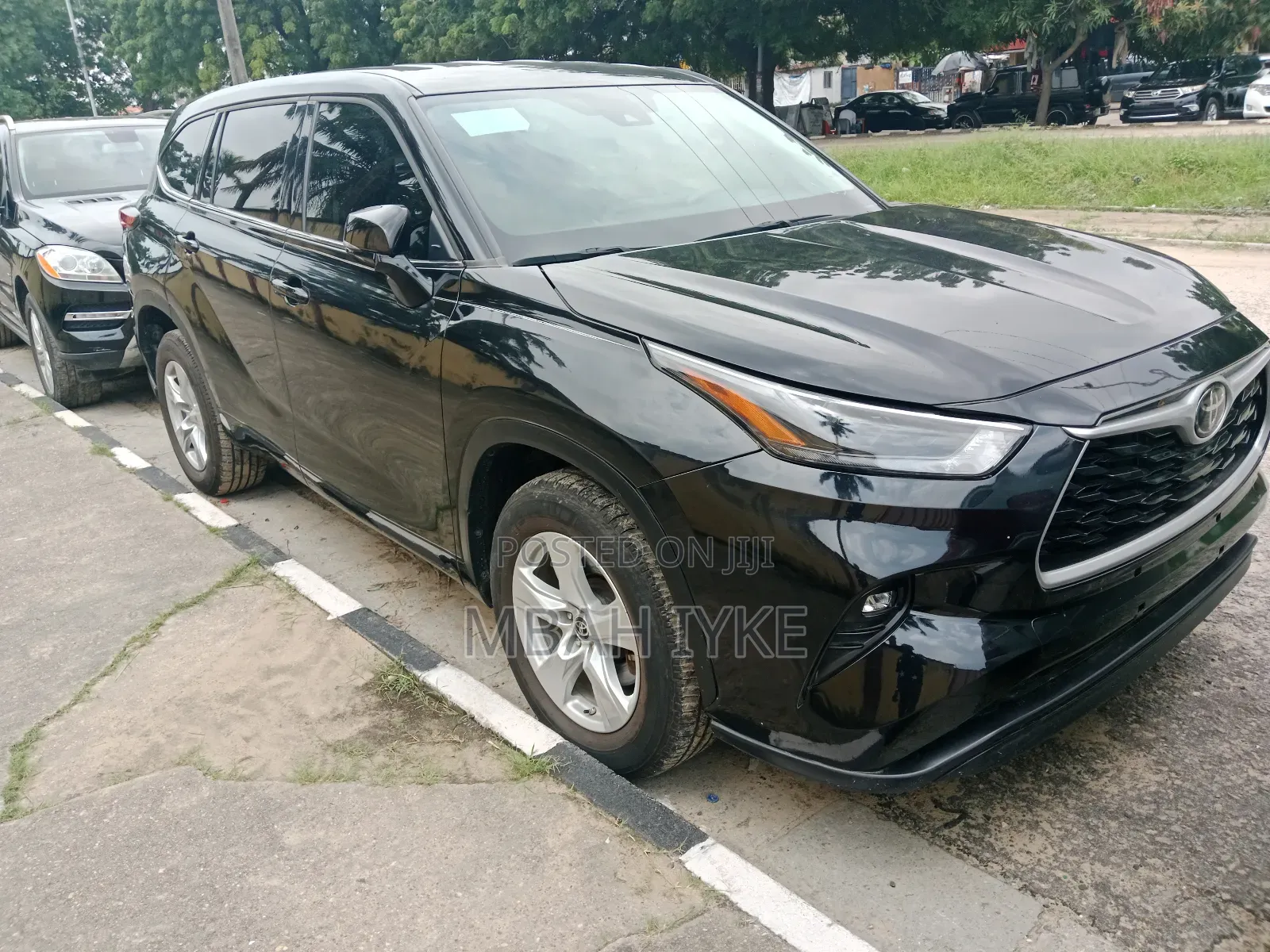 Toyota Highlander LE AWD 2023 Black