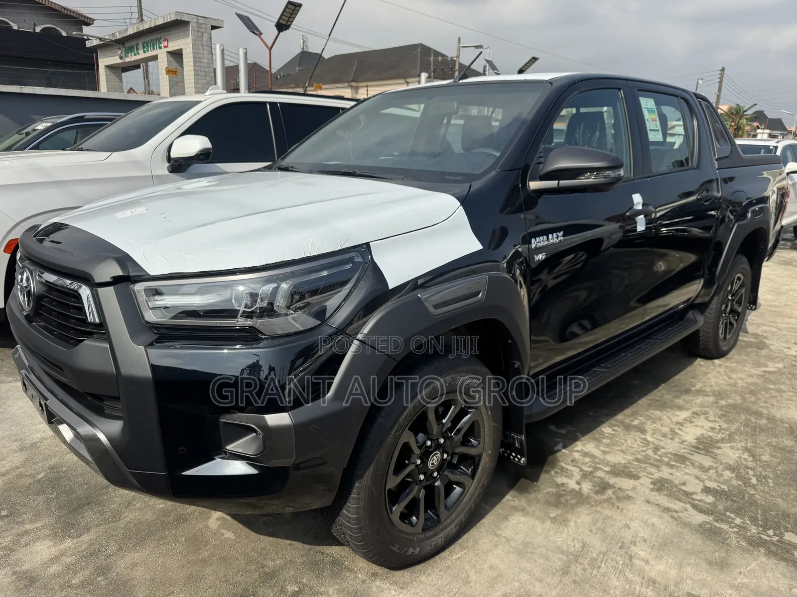 New Toyota Hilux 2025 Black