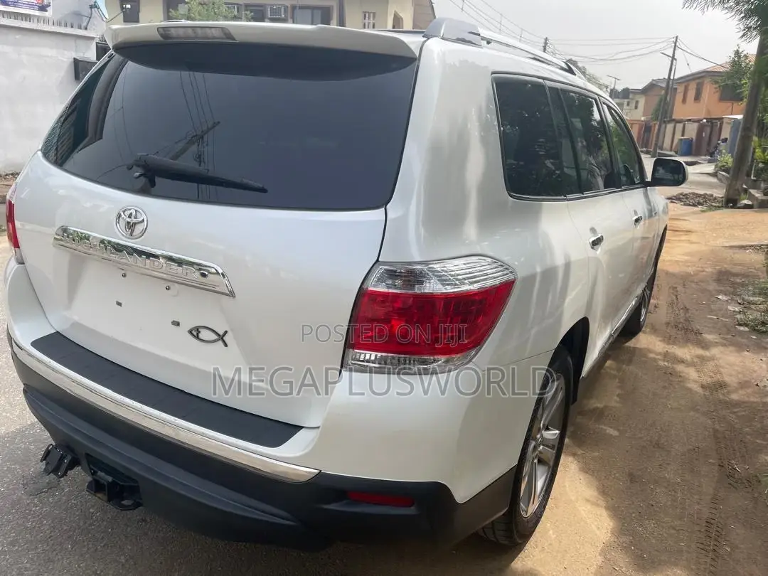 Toyota Highlander Limited 2012 White