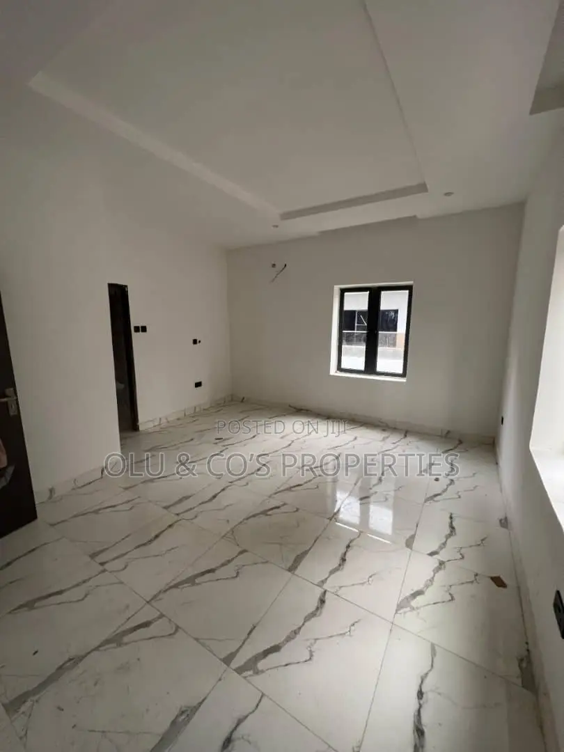 2bdrm Block of Flats in Gaduwa for sale