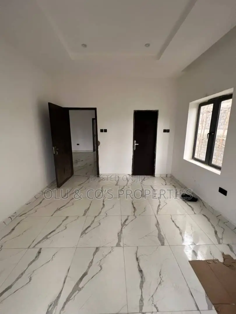 2bdrm Block of Flats in Gaduwa for sale