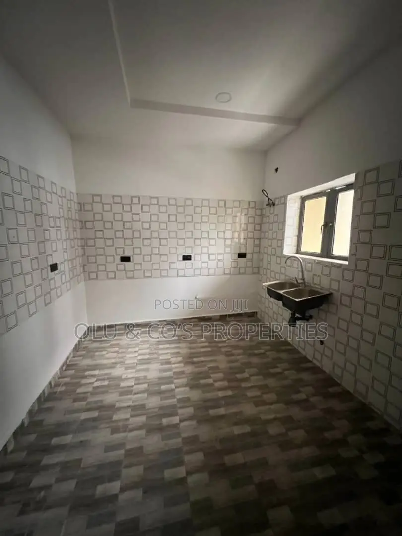 2bdrm Block of Flats in Gaduwa for sale