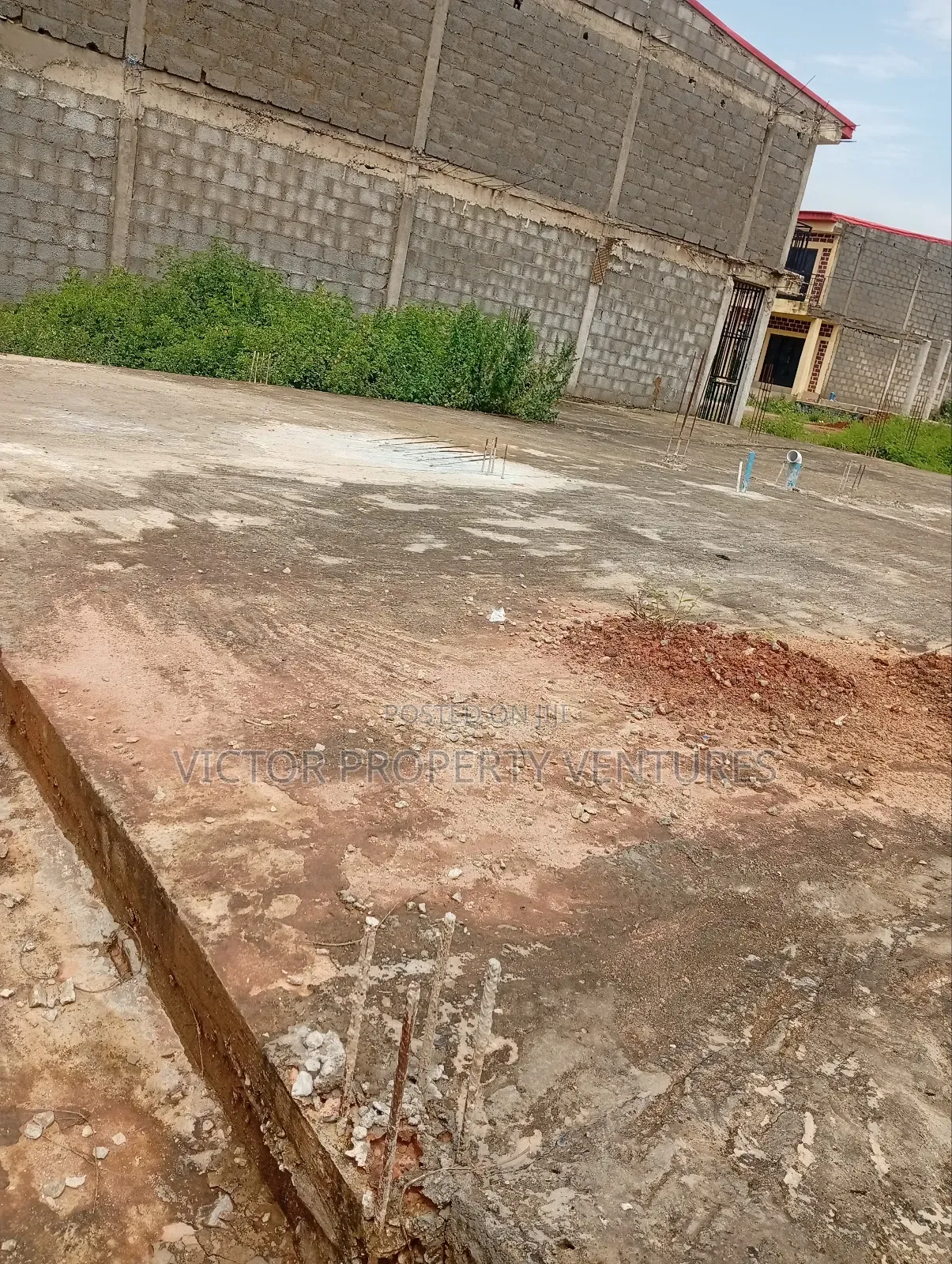 Commercial Warehouse Shop With Dpc