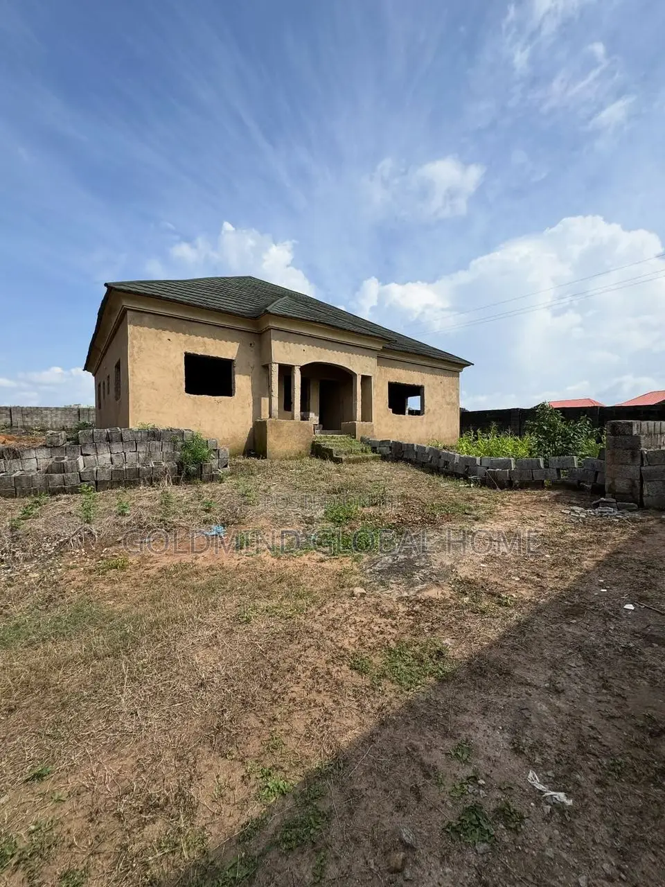 4bdrm Bungalow in Doctors Court Estate, FHA for sale