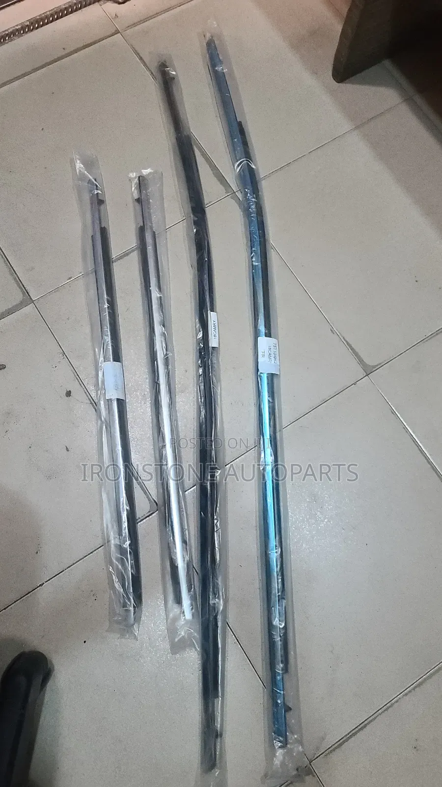 Down Door Glass Chrome - Camry 2018