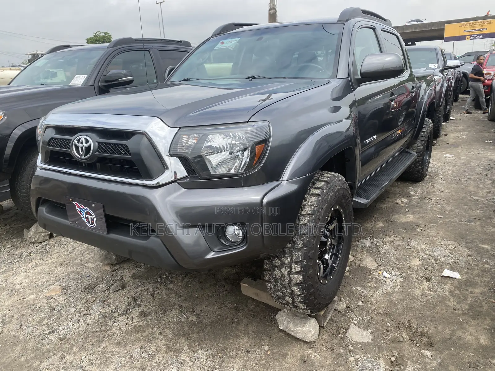 Toyota Tacoma V6 4dr Double Cab 4WD 5.0 ft. SB (4.0L 6cyl 5A) 2015 Gray
