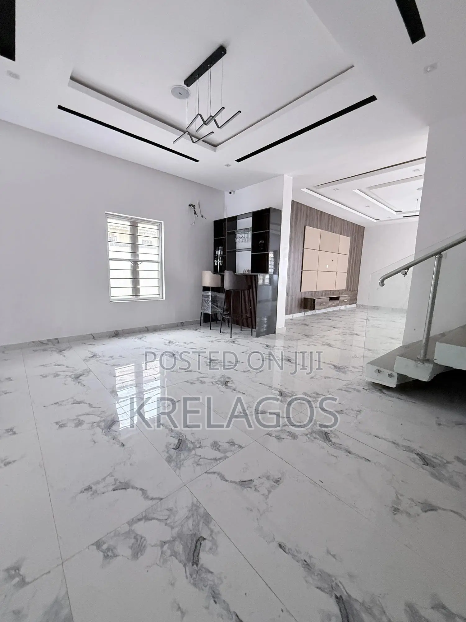 5bdrm Duplex in Chevron for sale