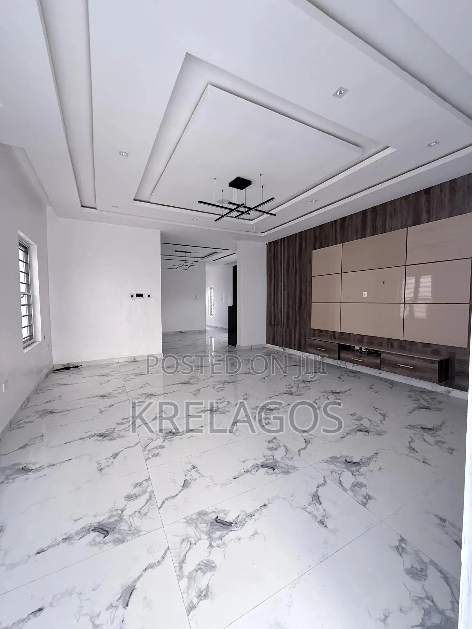 5bdrm Duplex in Chevron for sale