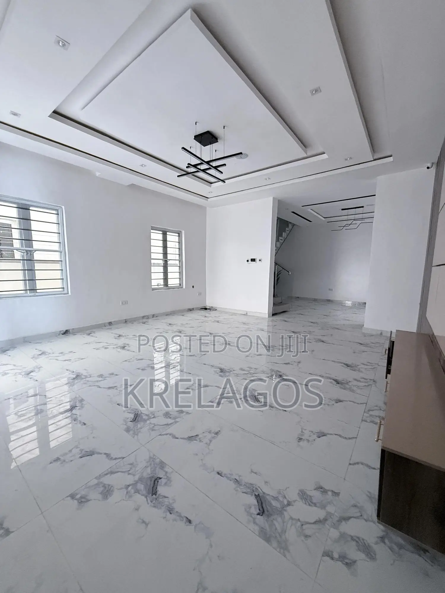 5bdrm Duplex in Chevron for sale