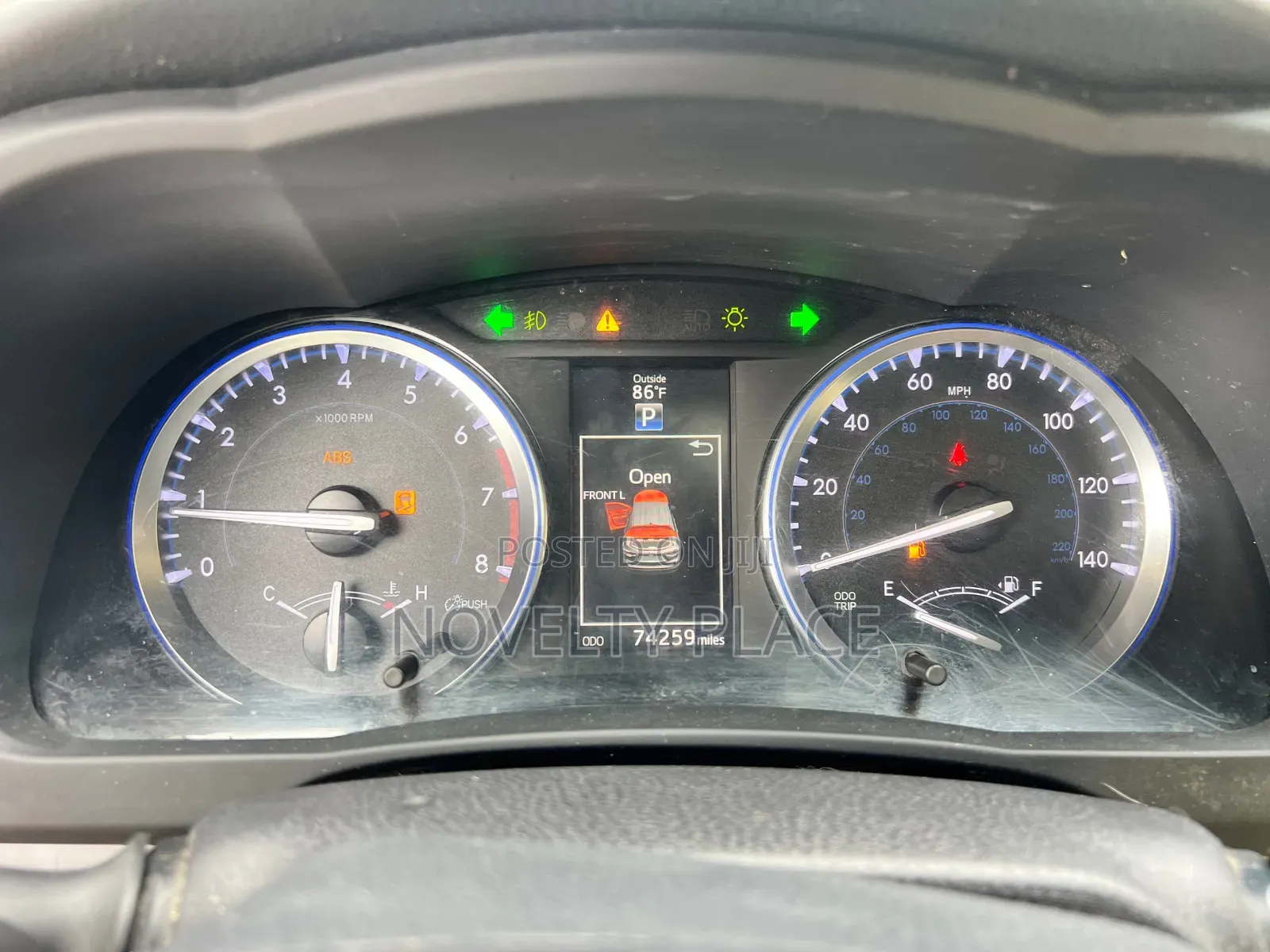 Toyota Highlander XLE 4dr SUV AWD (3.5L 6cyl 6A) 2015 Gold