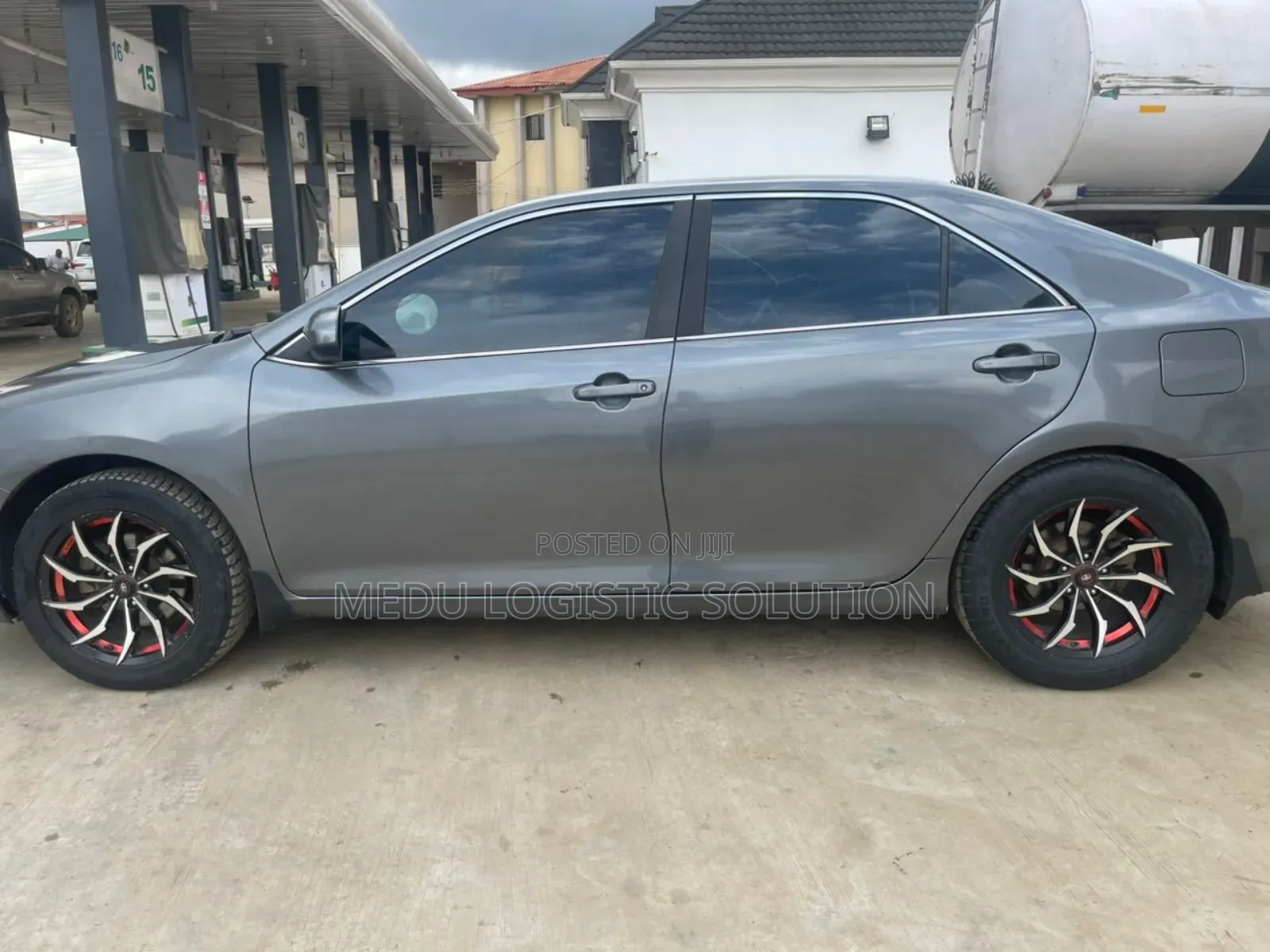 Toyota Camry LE 4dr Sedan (2.5L 4cyl 6A) 2013 Gray
