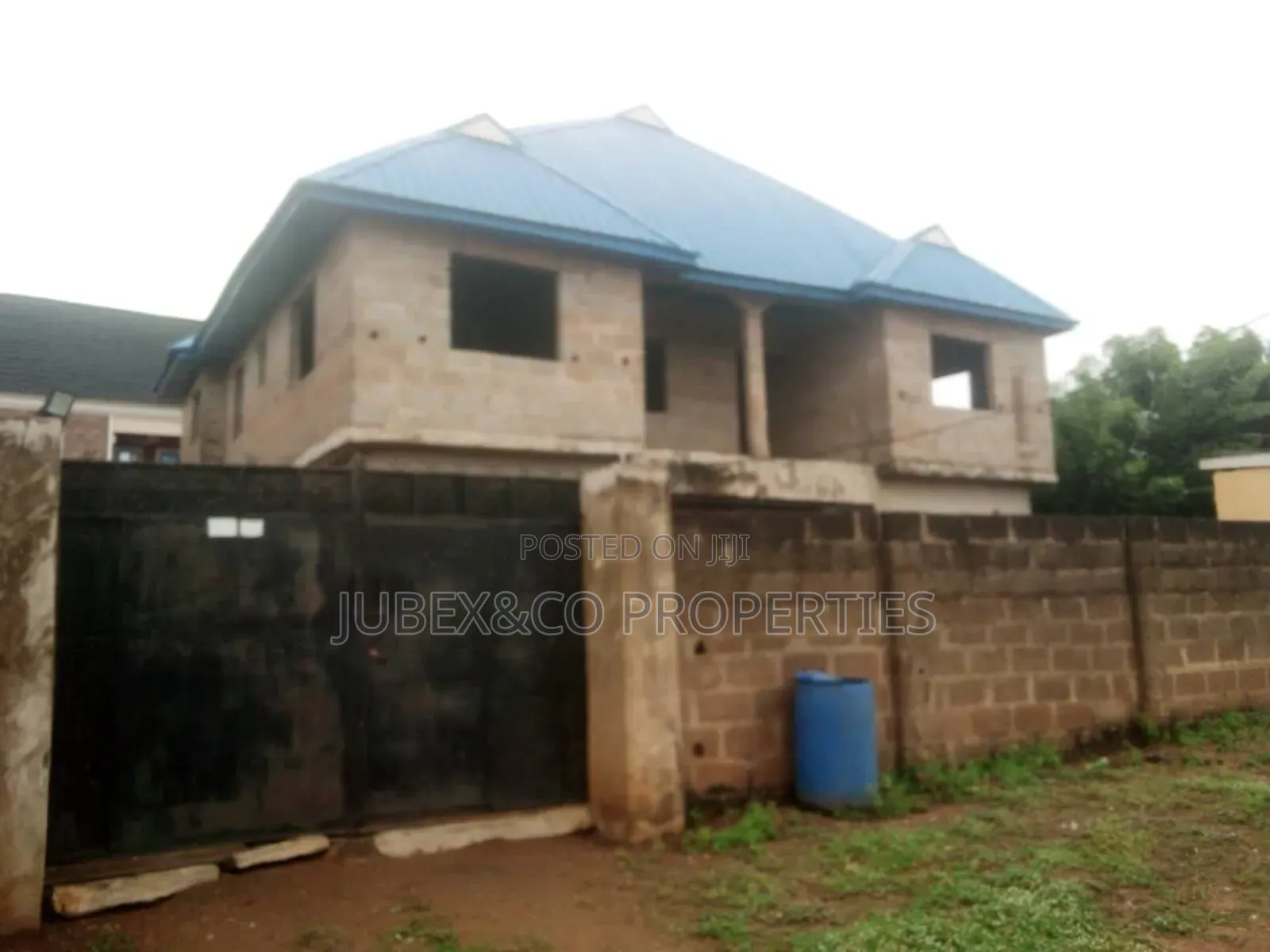 3bdrm Block of Flats in Omikunle Estate for sale