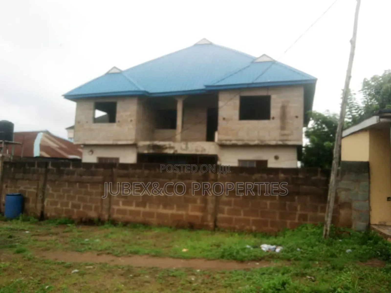 3bdrm Block of Flats in Omikunle Estate for sale