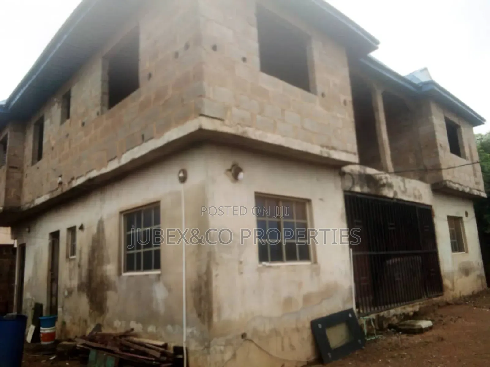 3bdrm Block of Flats in Omikunle Estate for sale