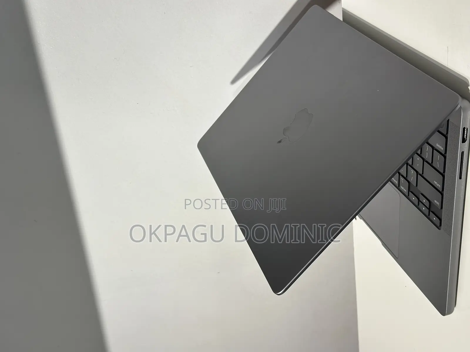 Laptop Apple MacBook Pro 2023 M3 Pro 14-Inch 8GB Apple M3 SSD 512GB
