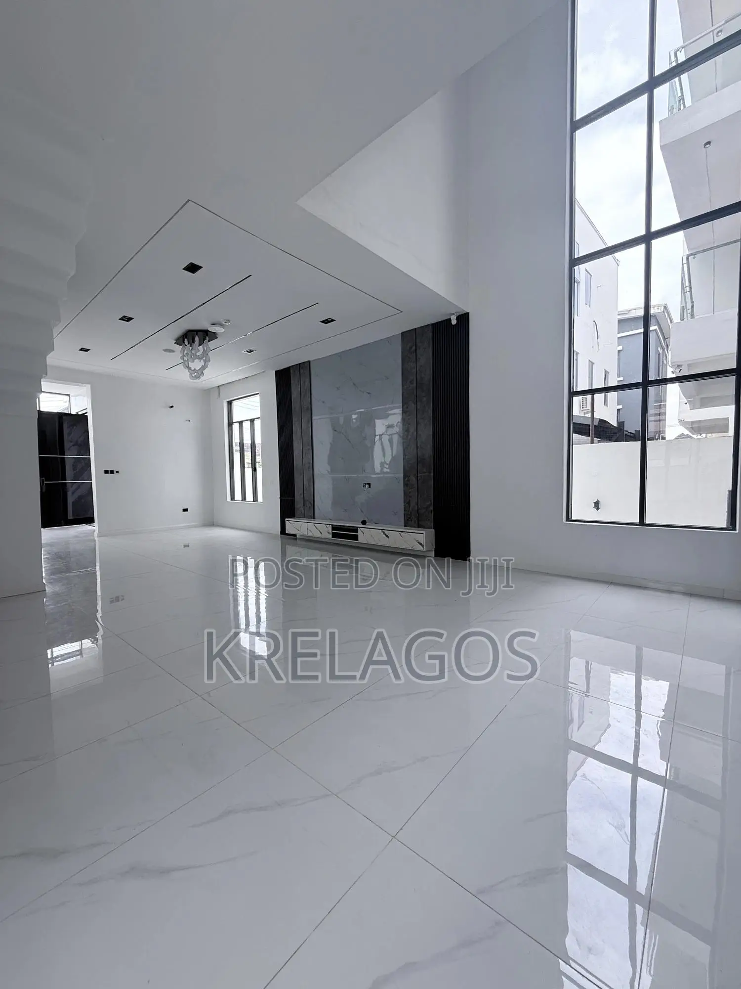 5bdrm Duplex in Chevron for sale