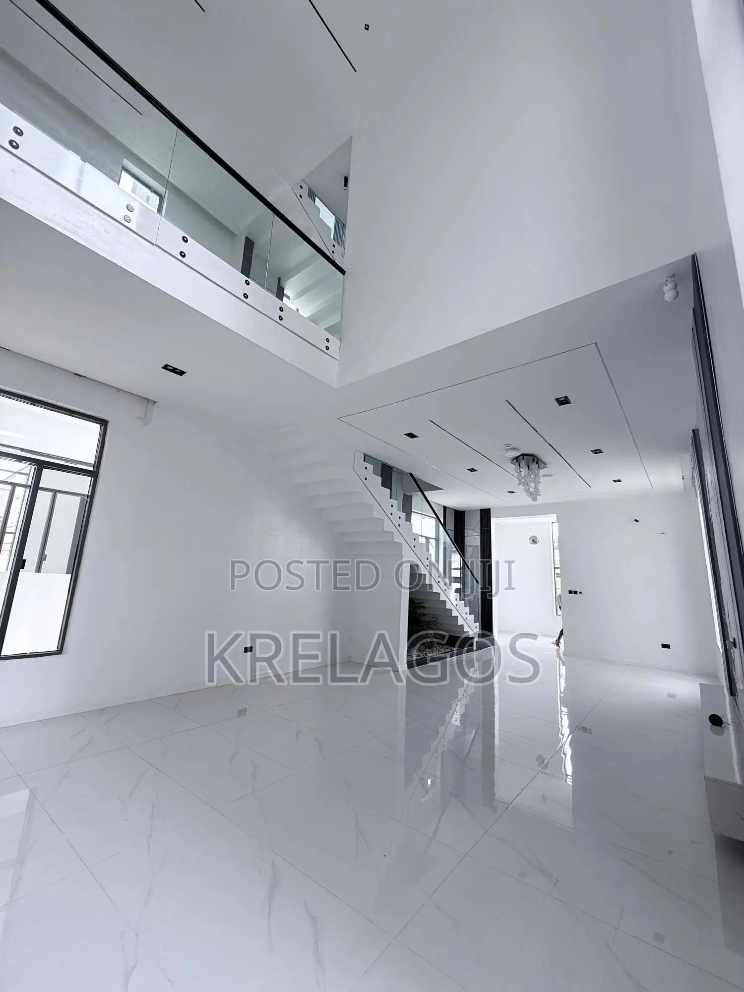 5bdrm Duplex in Chevron for sale