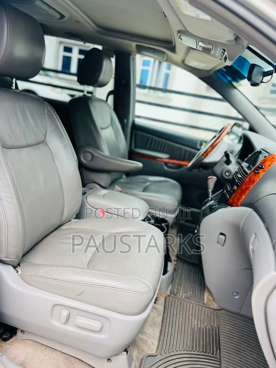 Toyota Sienna XLE Limited AWD 2009 Gray
