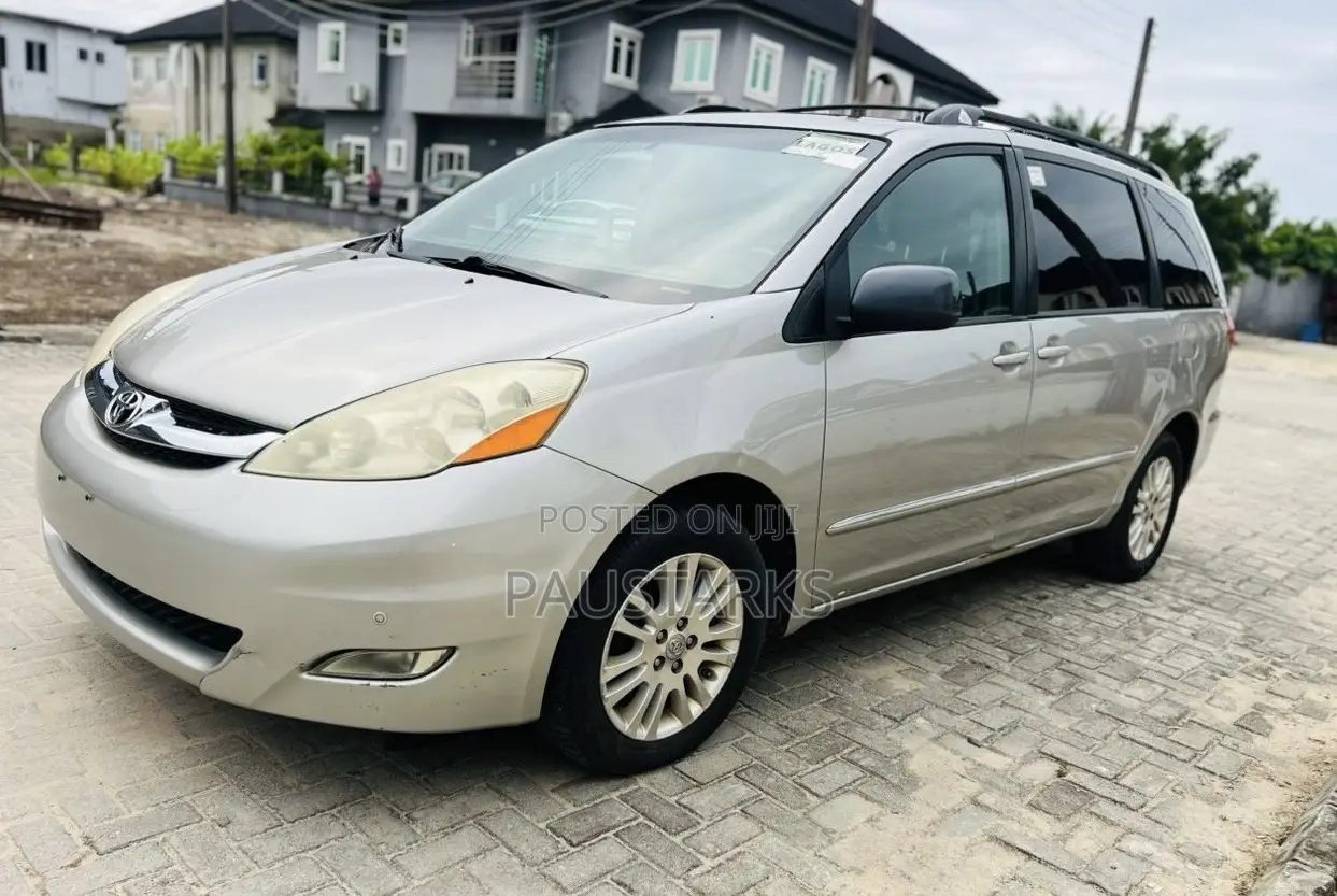 Toyota Sienna XLE Limited AWD 2009 Gray