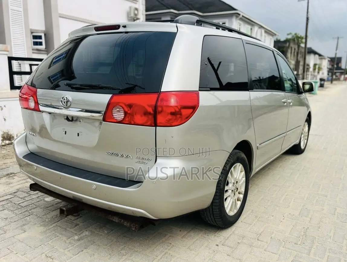 Toyota Sienna XLE Limited AWD 2009 Gray