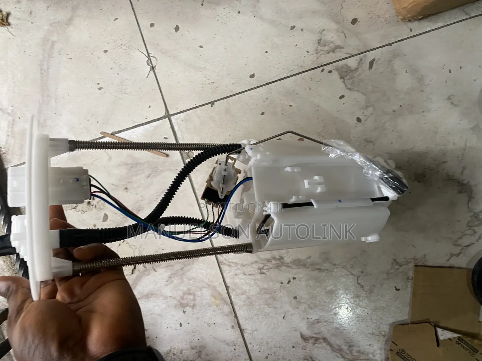 Complete Fuel Pump 77020-60540 Toyota Land Cruiser Lexus Lx570 015-019
