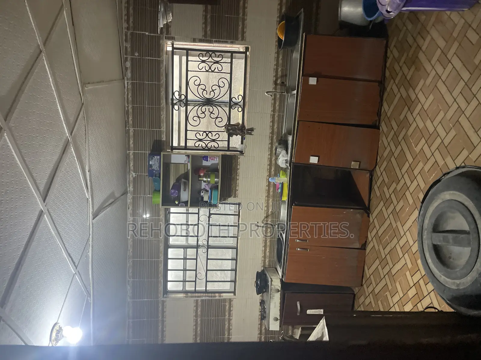 5bdrm Bungalow in Abobo Kuola, Akala Express for sale