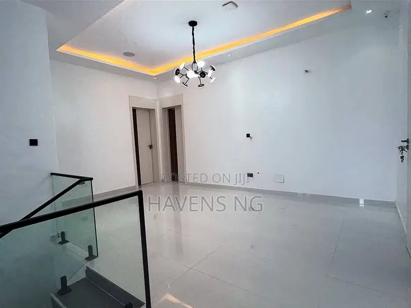 5bdrm Duplex in Sanga for sale