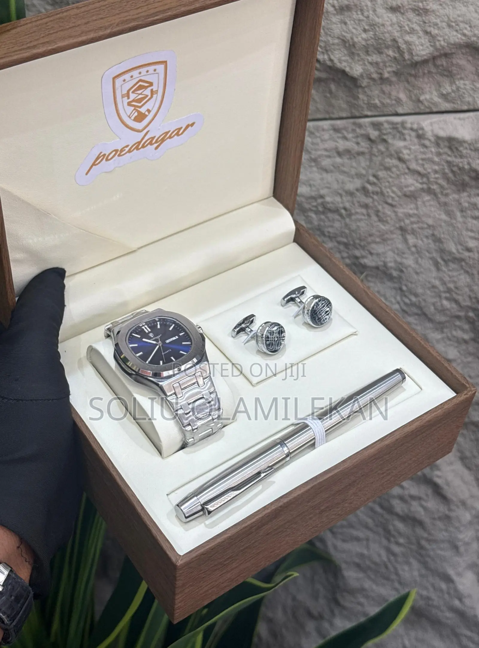 Poedagar Set Watch