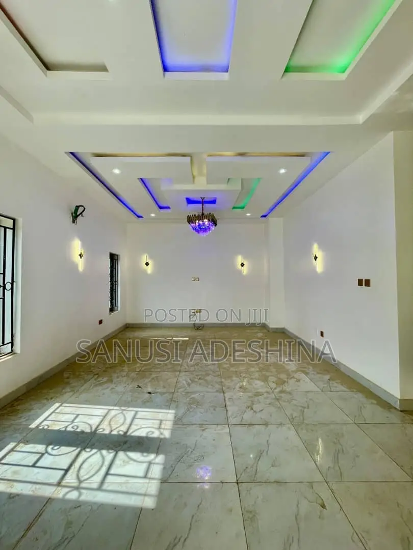 5bdrm Duplex in Gwarimpa Estate,Fct, Gwarinpa for sale