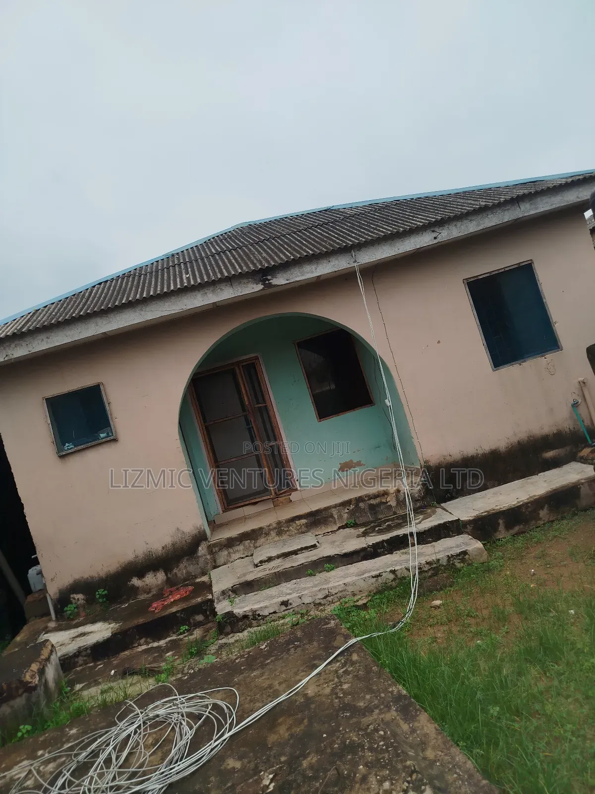 2bdrm Bungalow in Akesan, Igando / Ikotun/Igando for sale