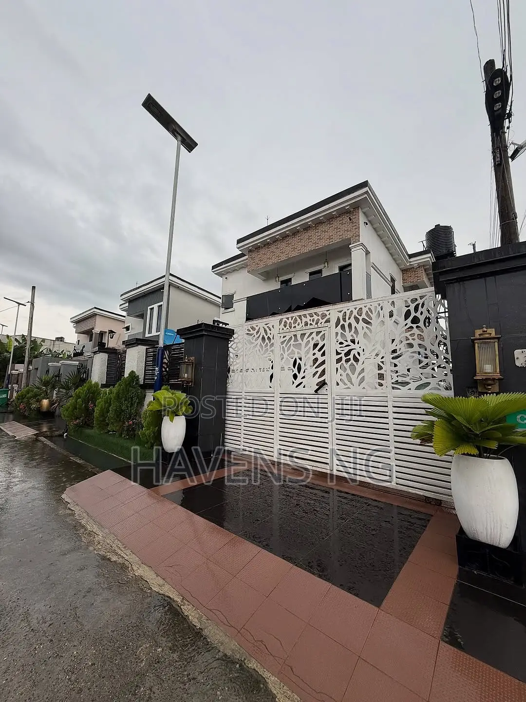 3bdrm Duplex in Shell Location for sale