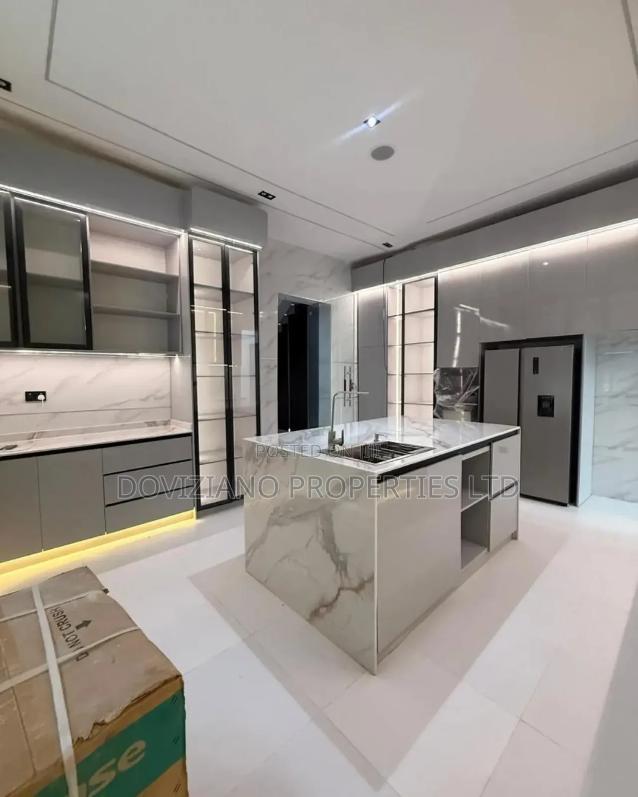 6bdrm Duplex in Ikota for sale