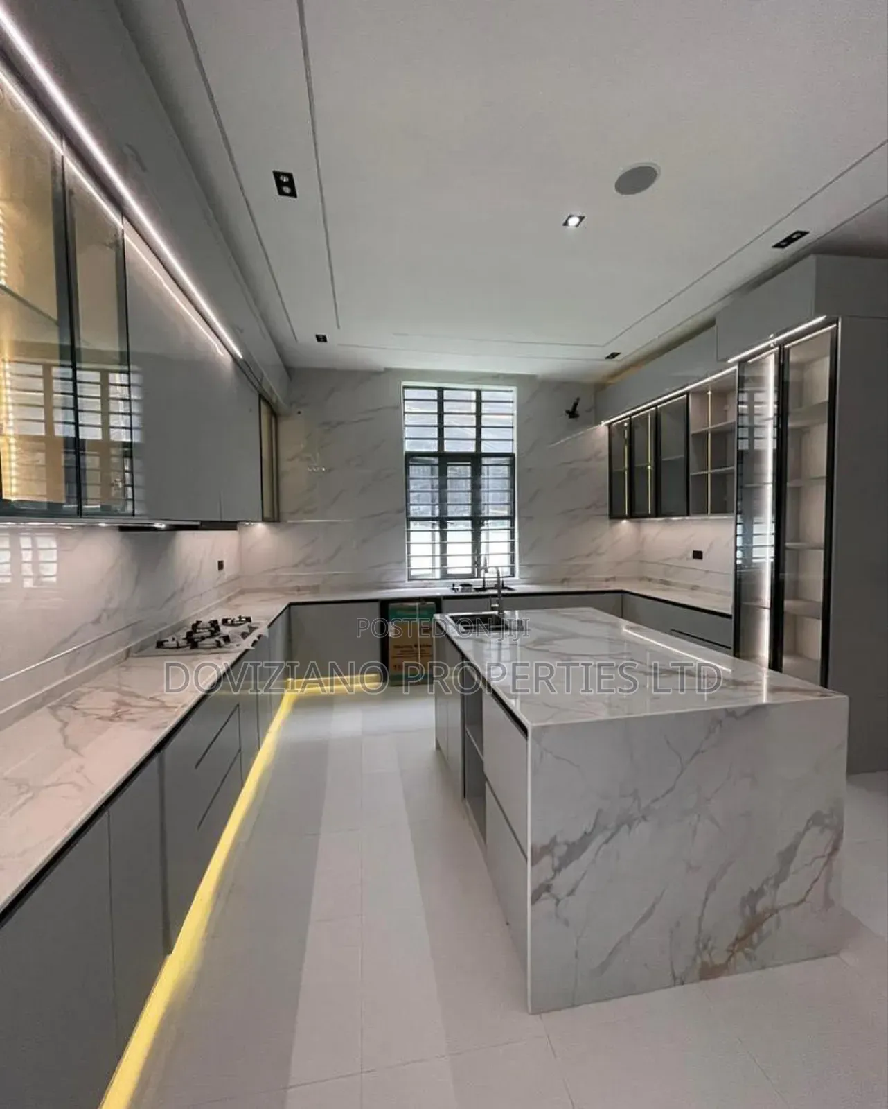 6bdrm Duplex in Ikota for sale