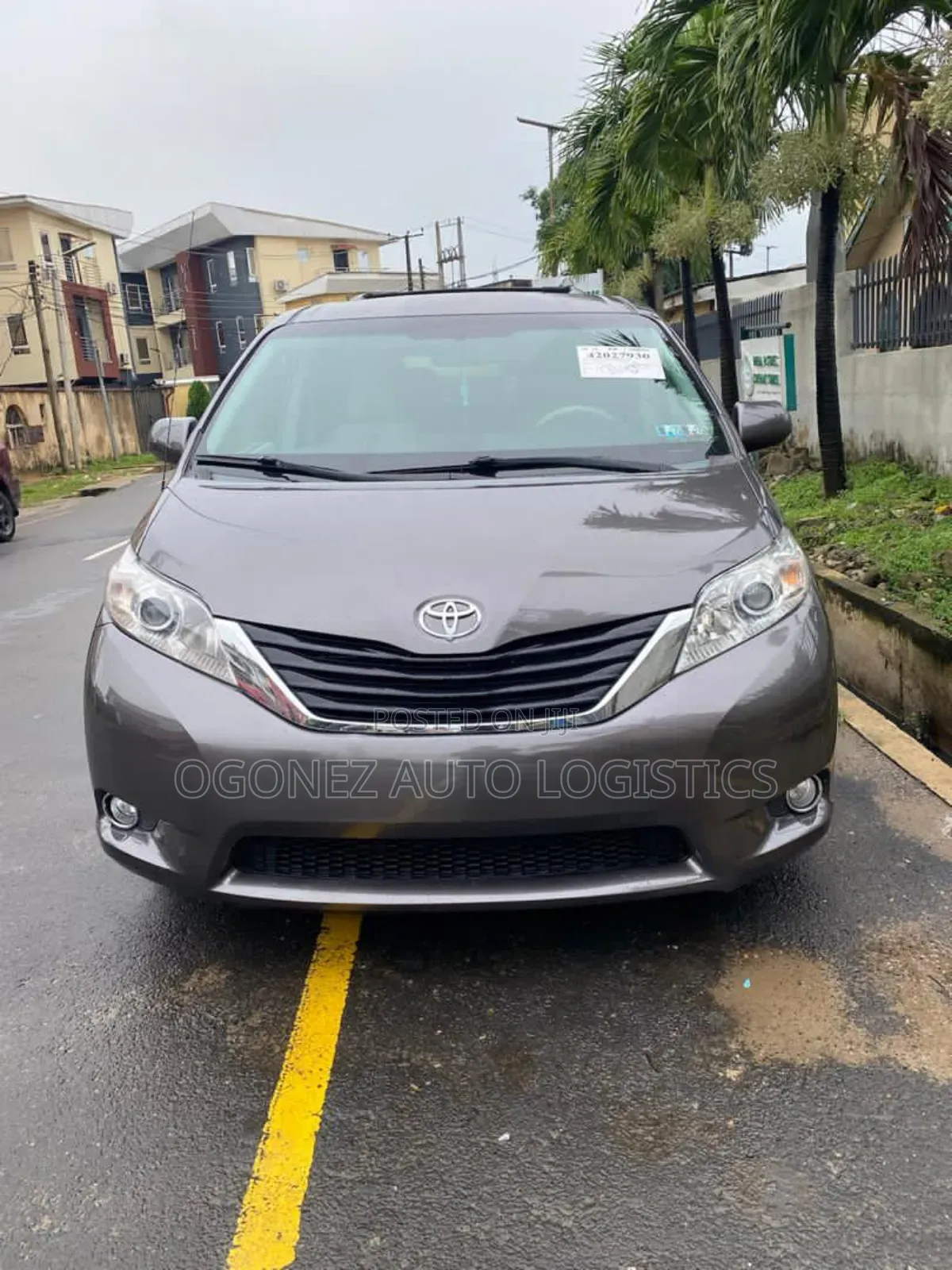 Toyota Sienna LE FWD 8-Passenger 2013 Gray
