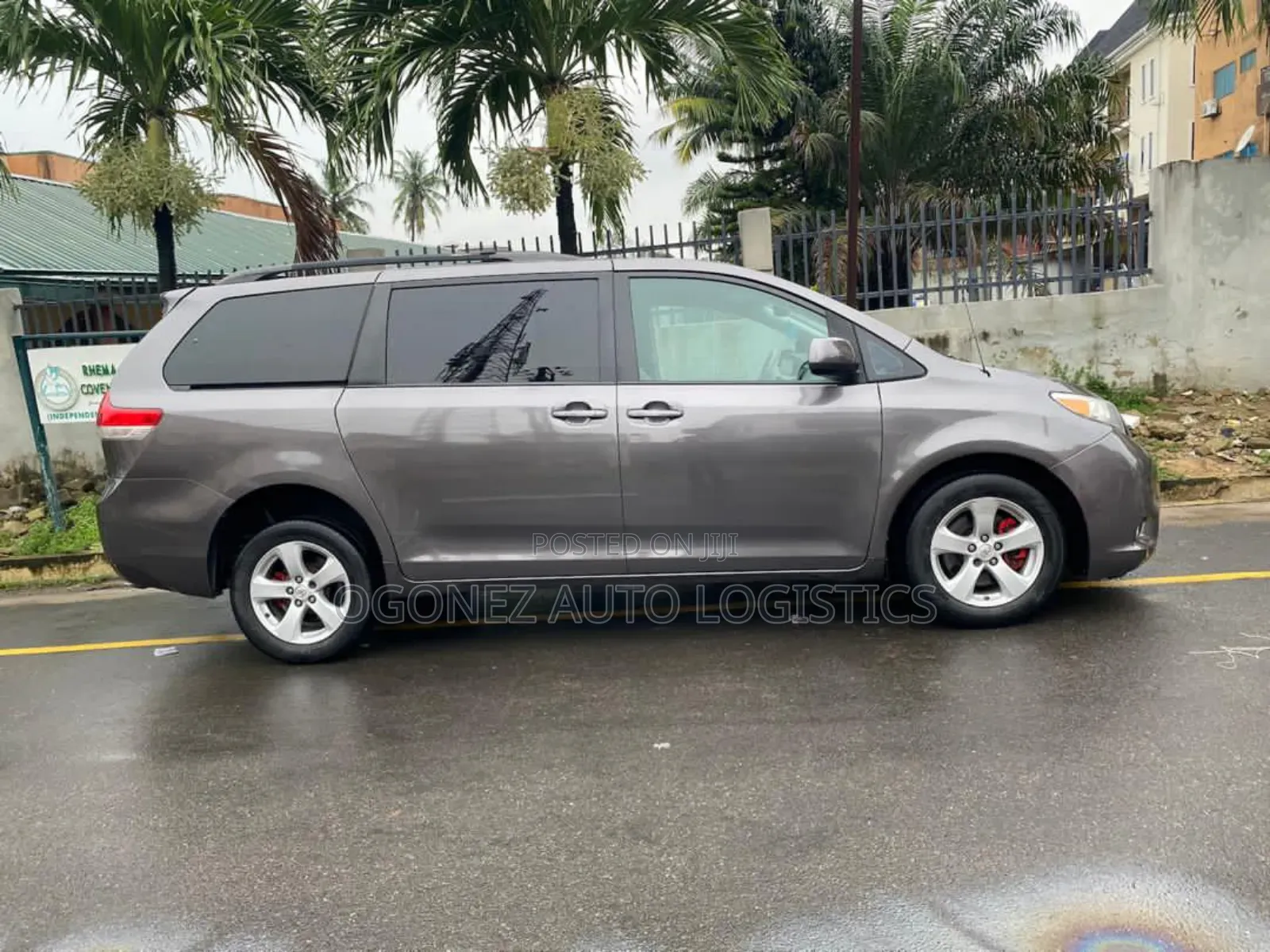 Toyota Sienna LE FWD 8-Passenger 2013 Gray