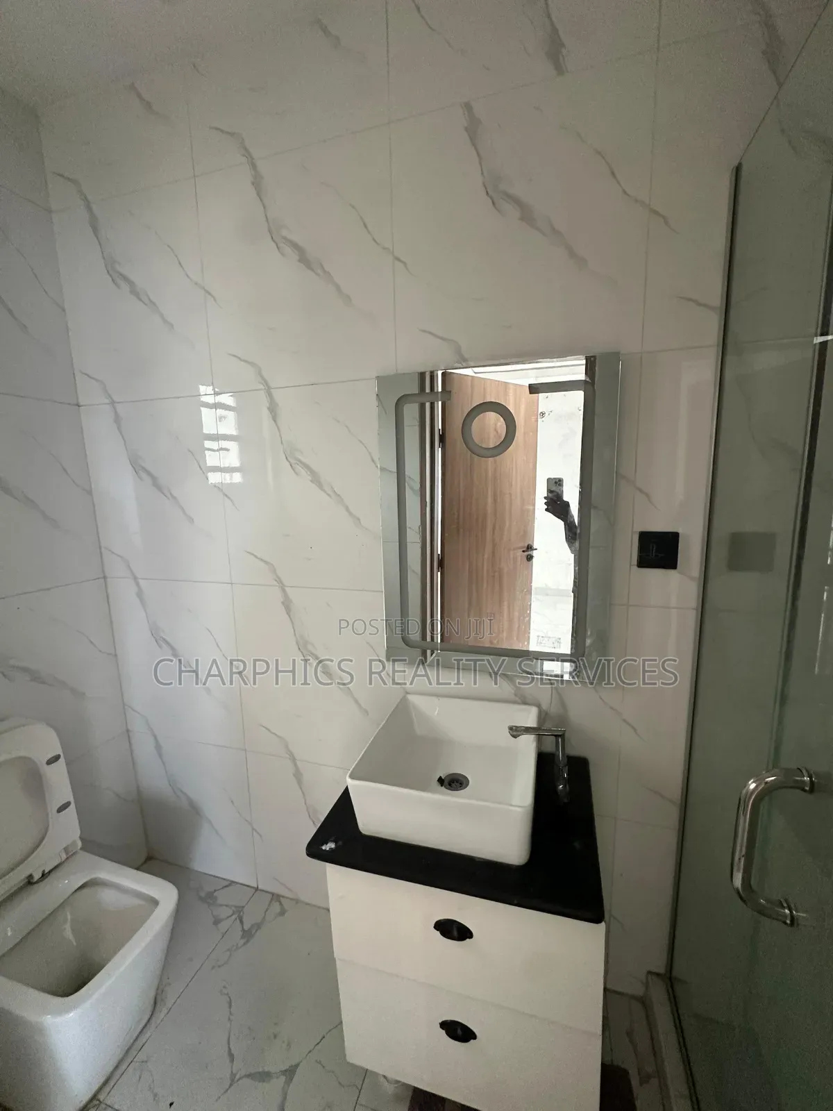 4bdrm Apartment in Lekki Phase 1 for rent