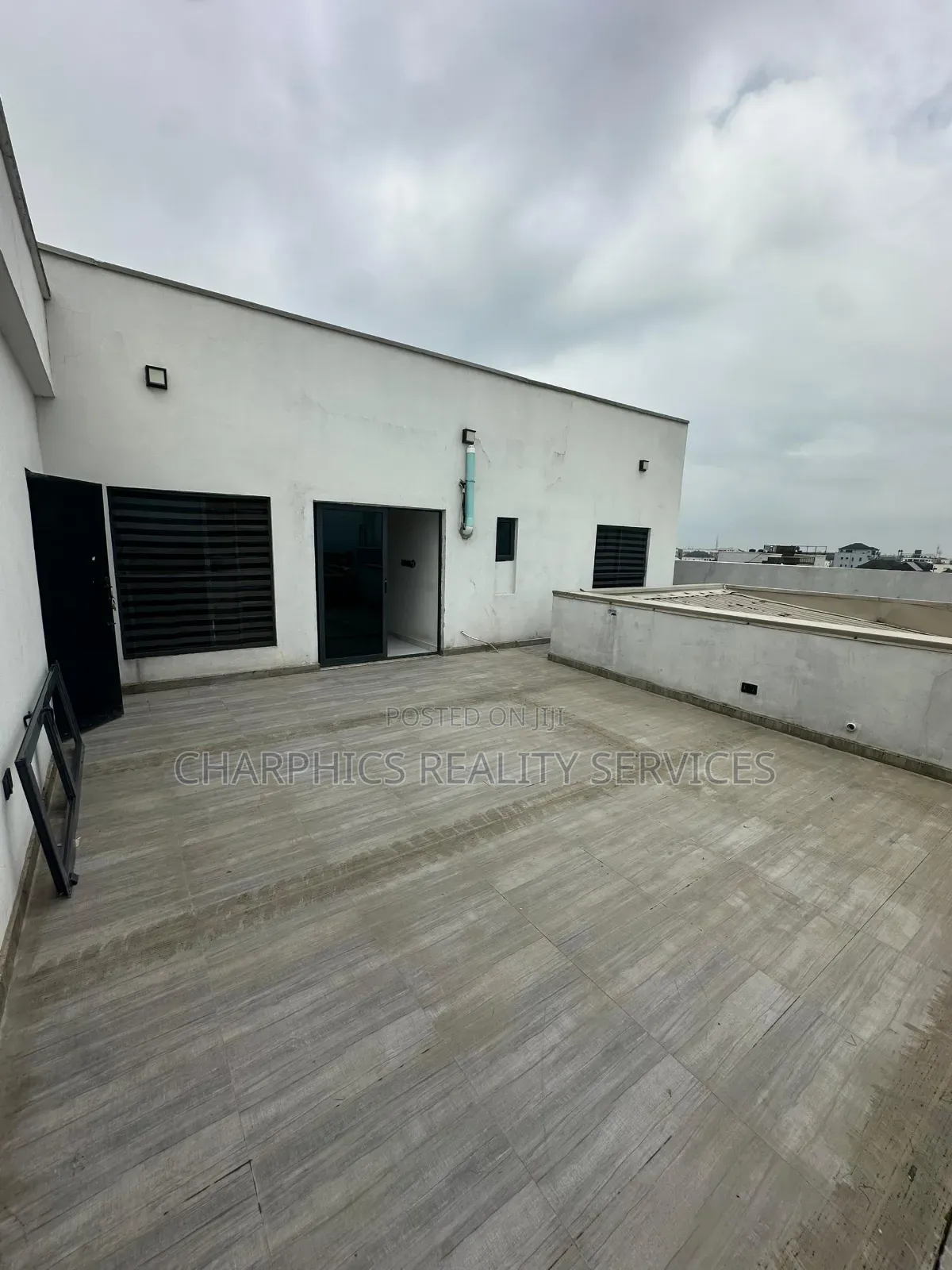 4bdrm Apartment in Lekki Phase 1 for rent