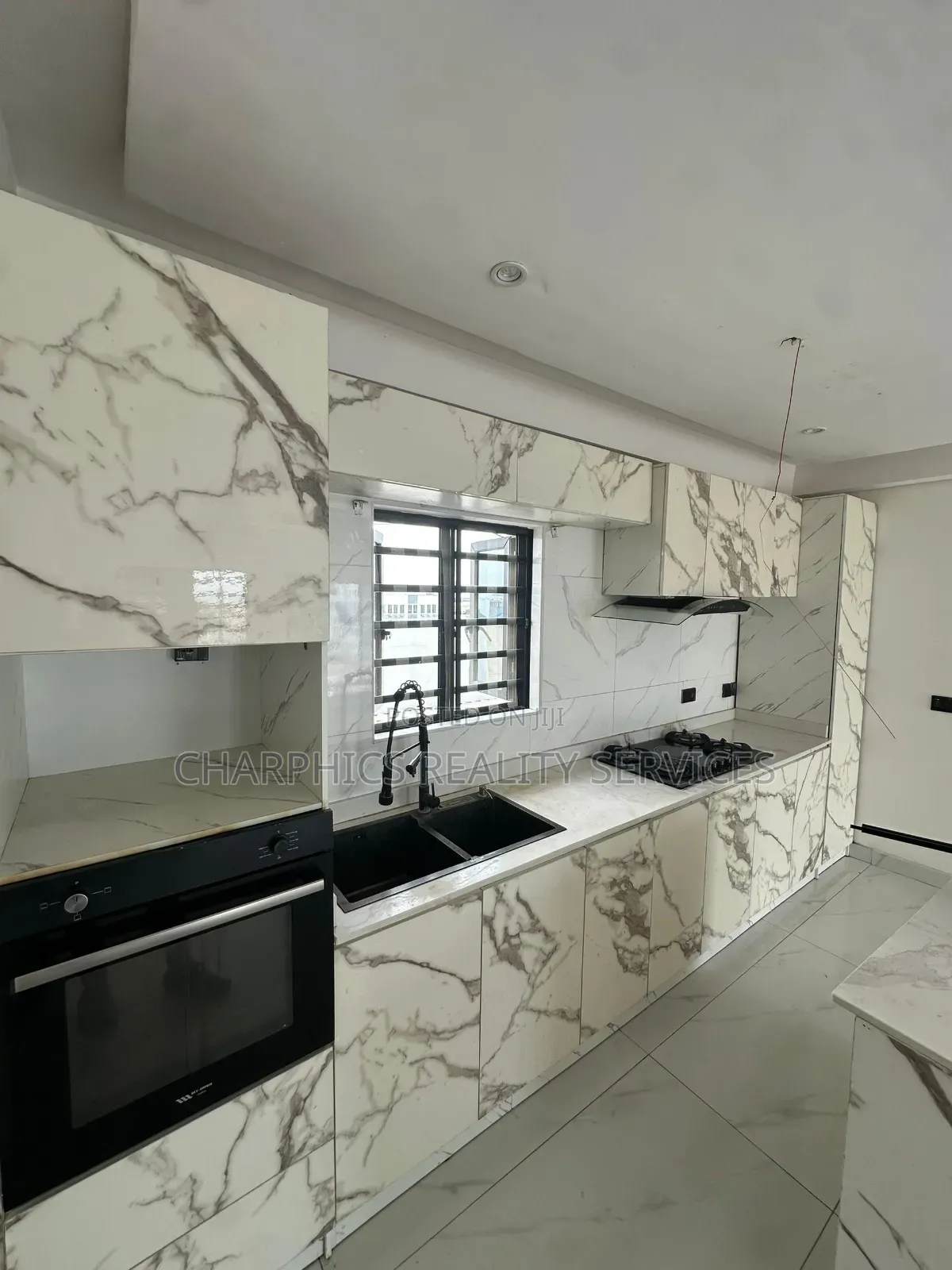 4bdrm Apartment in Lekki Phase 1 for rent