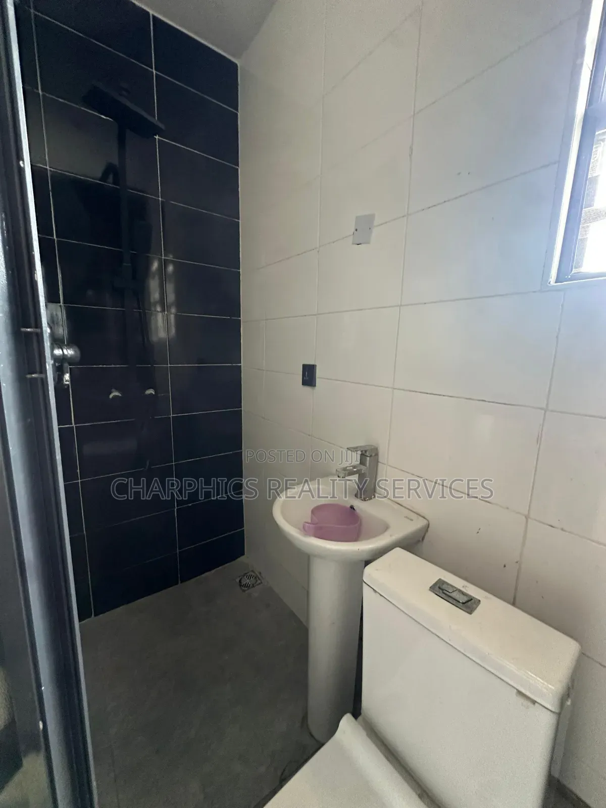 4bdrm Apartment in Lekki Phase 1 for rent