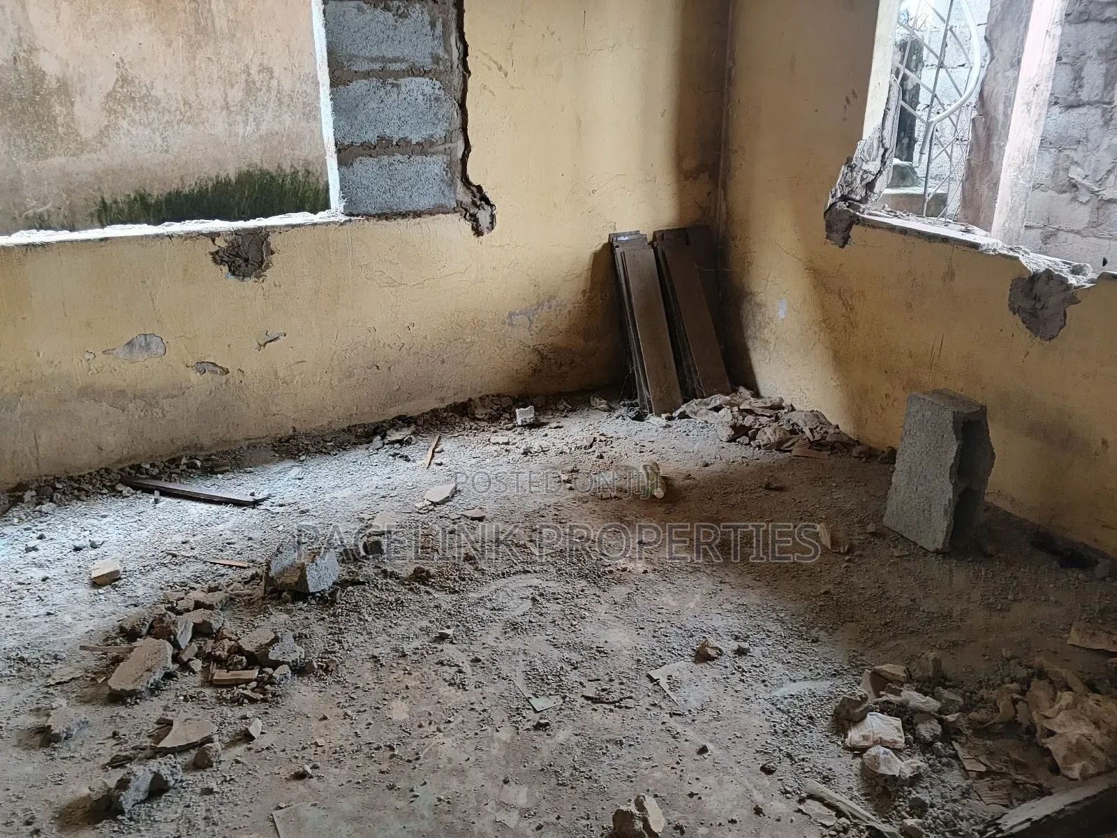 19bdrm Block of Flats in Iyana Ipaja for sale