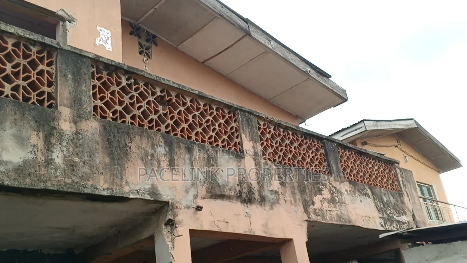 19bdrm Block of Flats in Iyana Ipaja for sale