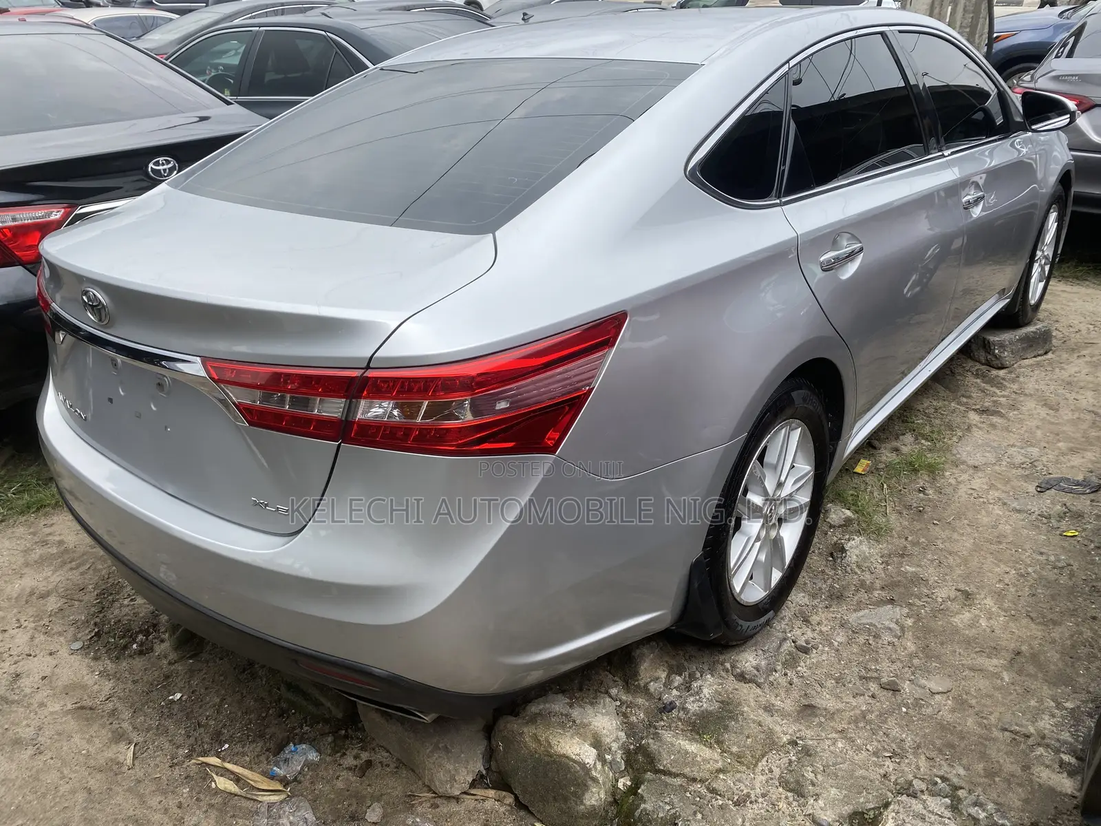 Toyota Avalon XLE Premium Sedan FWD (3.5L 6cyl 6A) 2013 Silver