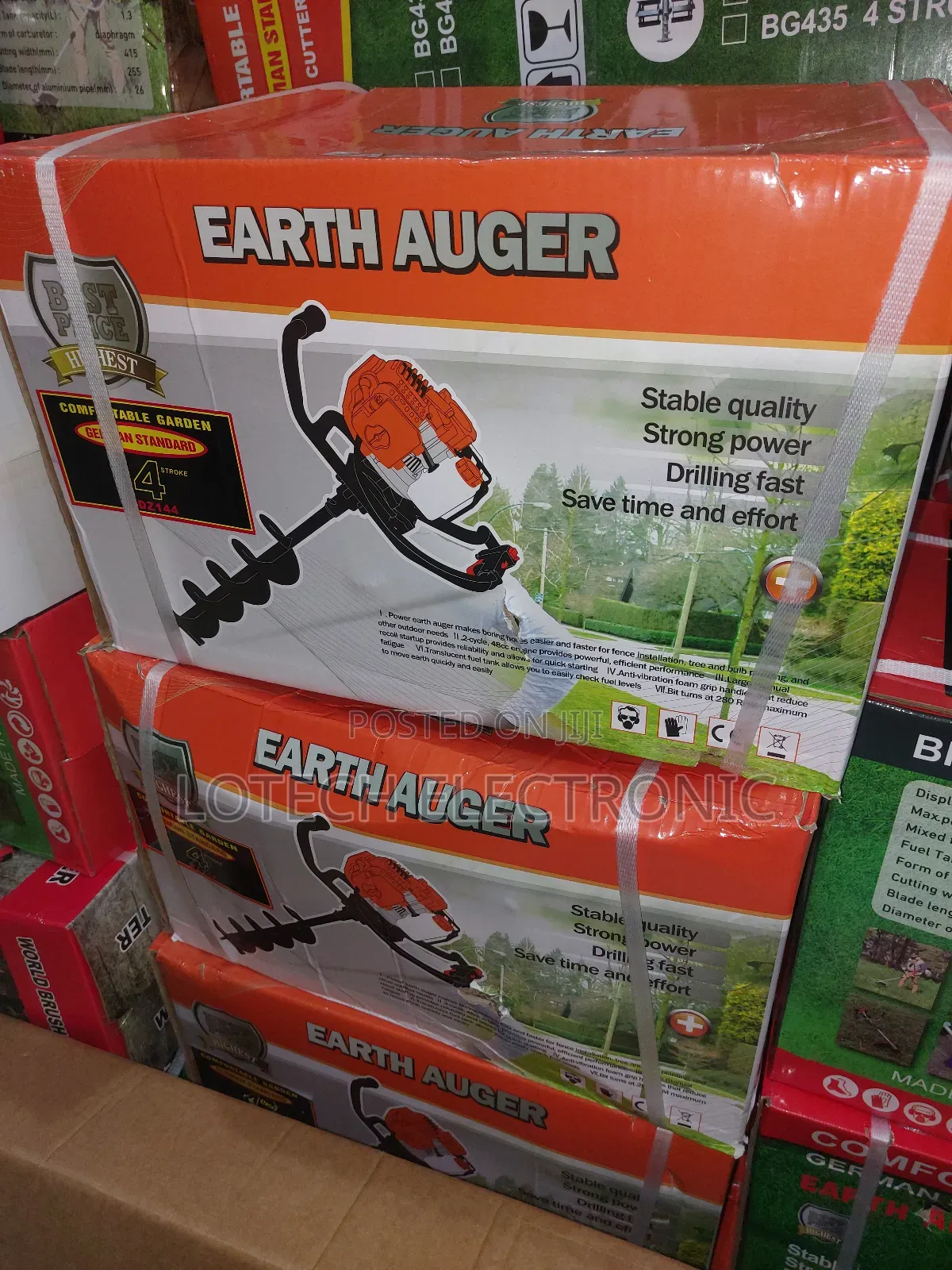 Powerful 4-Stroke Earth Auger for Comfortable Garden Use. Low Fuel