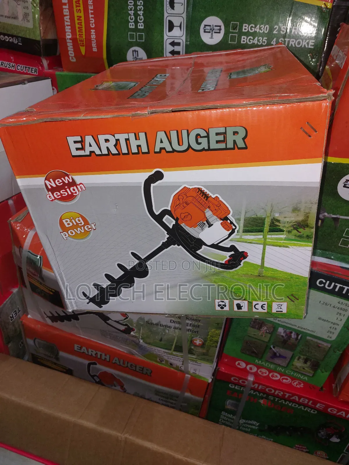 Powerful 4-Stroke Earth Auger for Comfortable Garden Use. Low Fuel