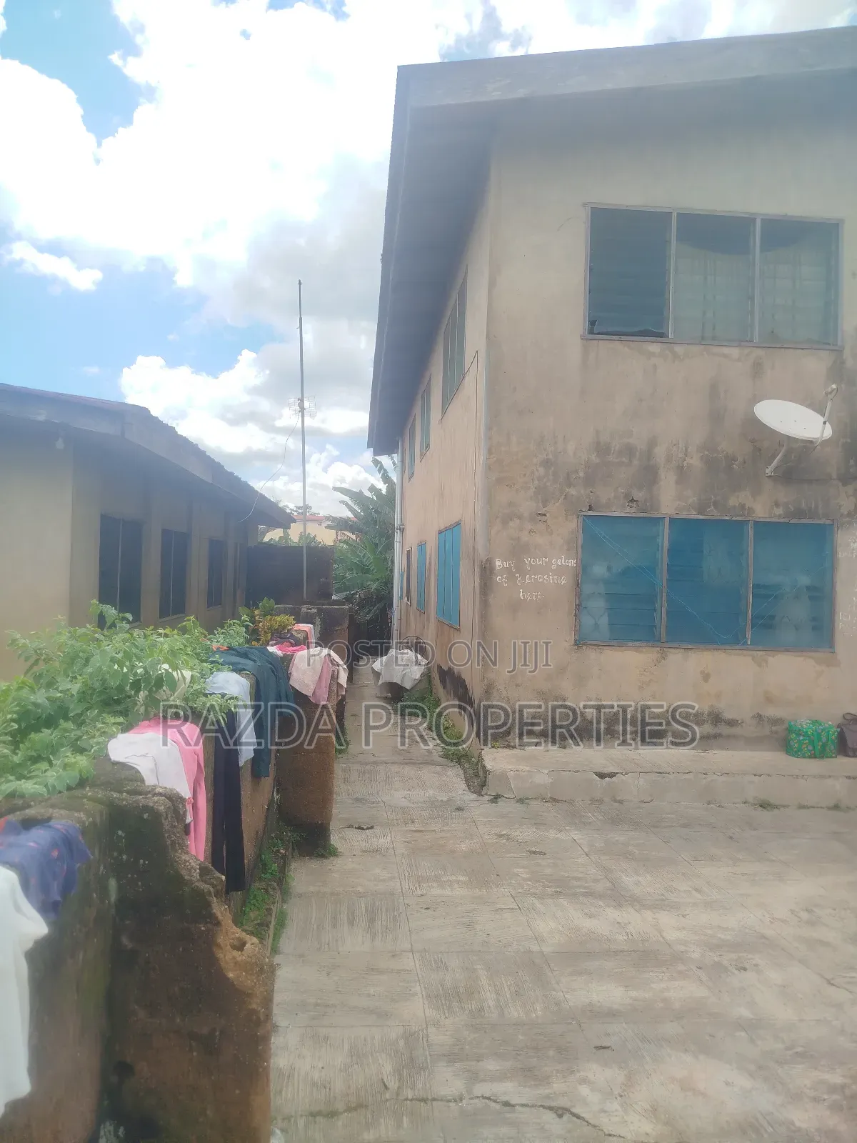 16bdrm House in Mbabi Mbayo, Ife for sale