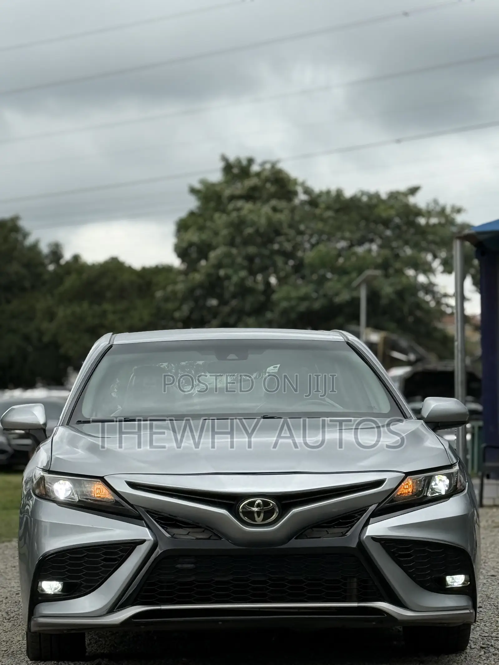 Toyota Camry SE 2021 Silver