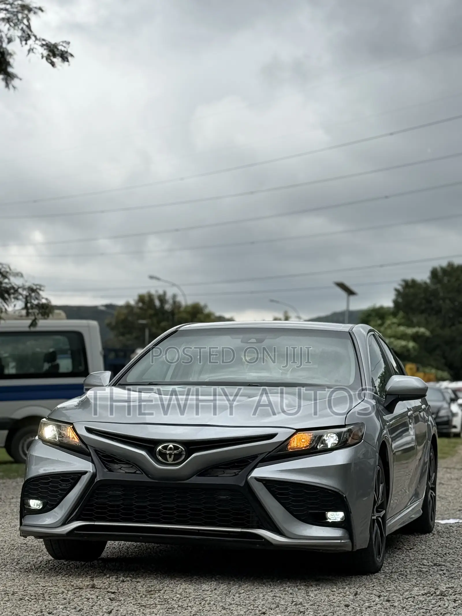 Toyota Camry SE 2021 Silver