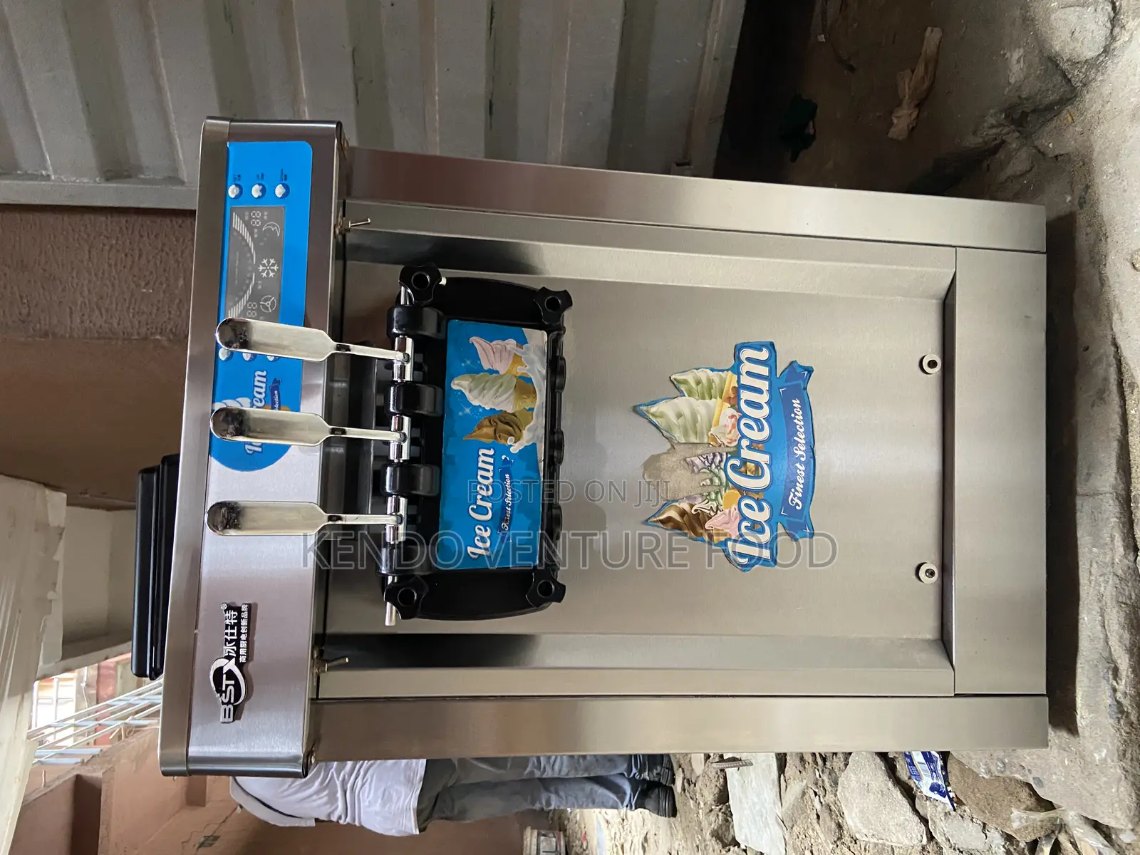 Table Top 3 Nuzzles Ice Cream Machine