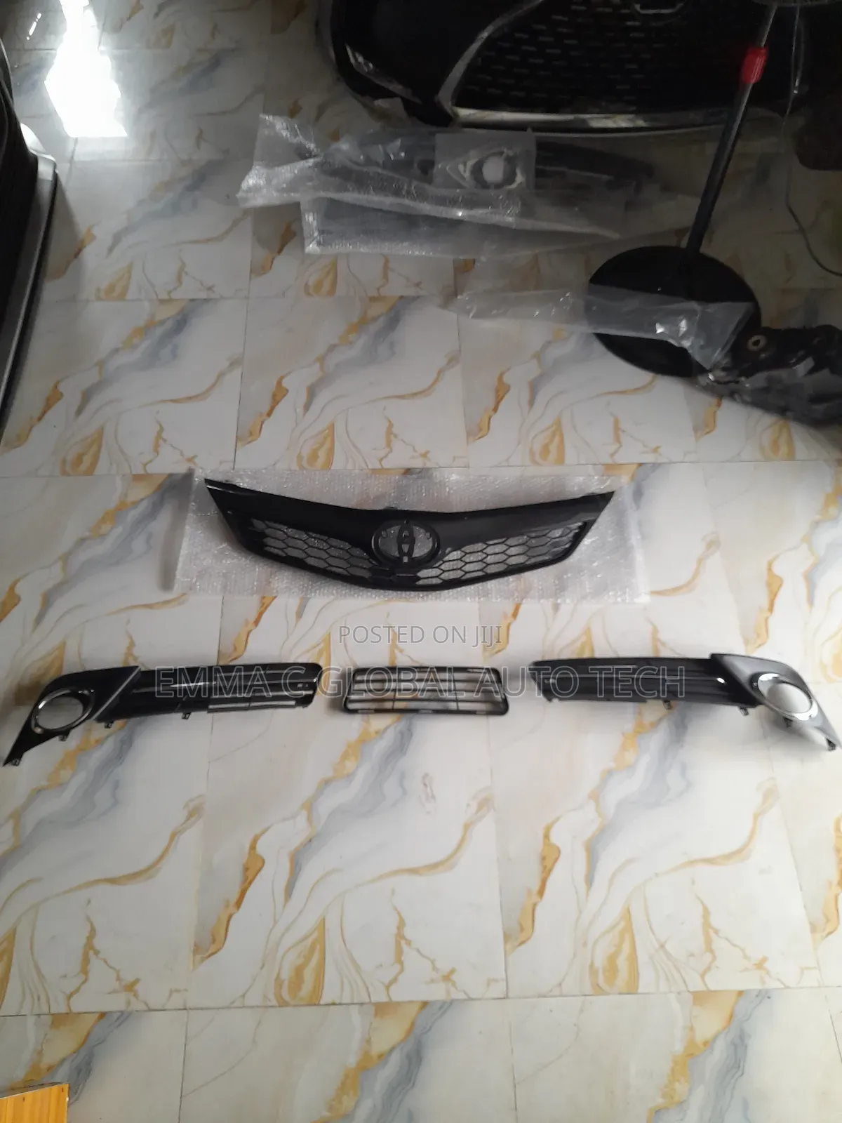 Up And Down Grill For Toyota Camry 2012 Se